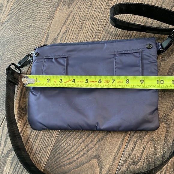 GoDashDot Fanny pack with black adjustable strap (strap is brand new) - Picture 8 of 9